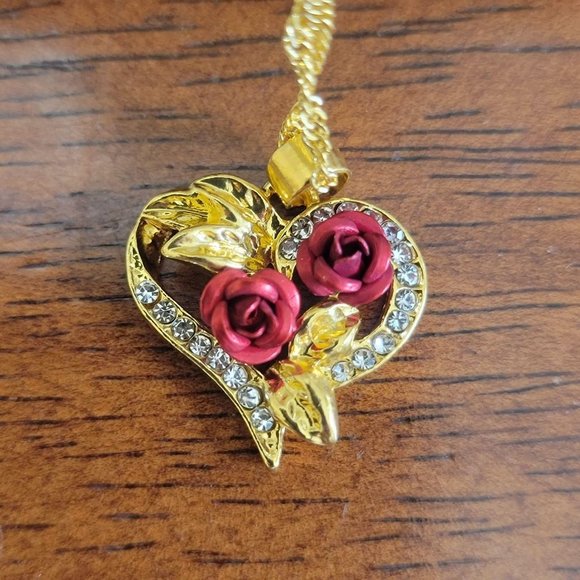 PerksByPhone Jewelry - Heart & Roses charm showing your love for mom NEW